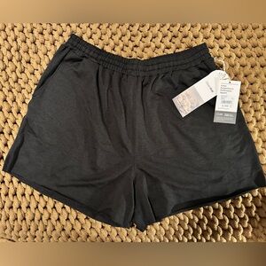 NWT Vuori Boyfriend shorts